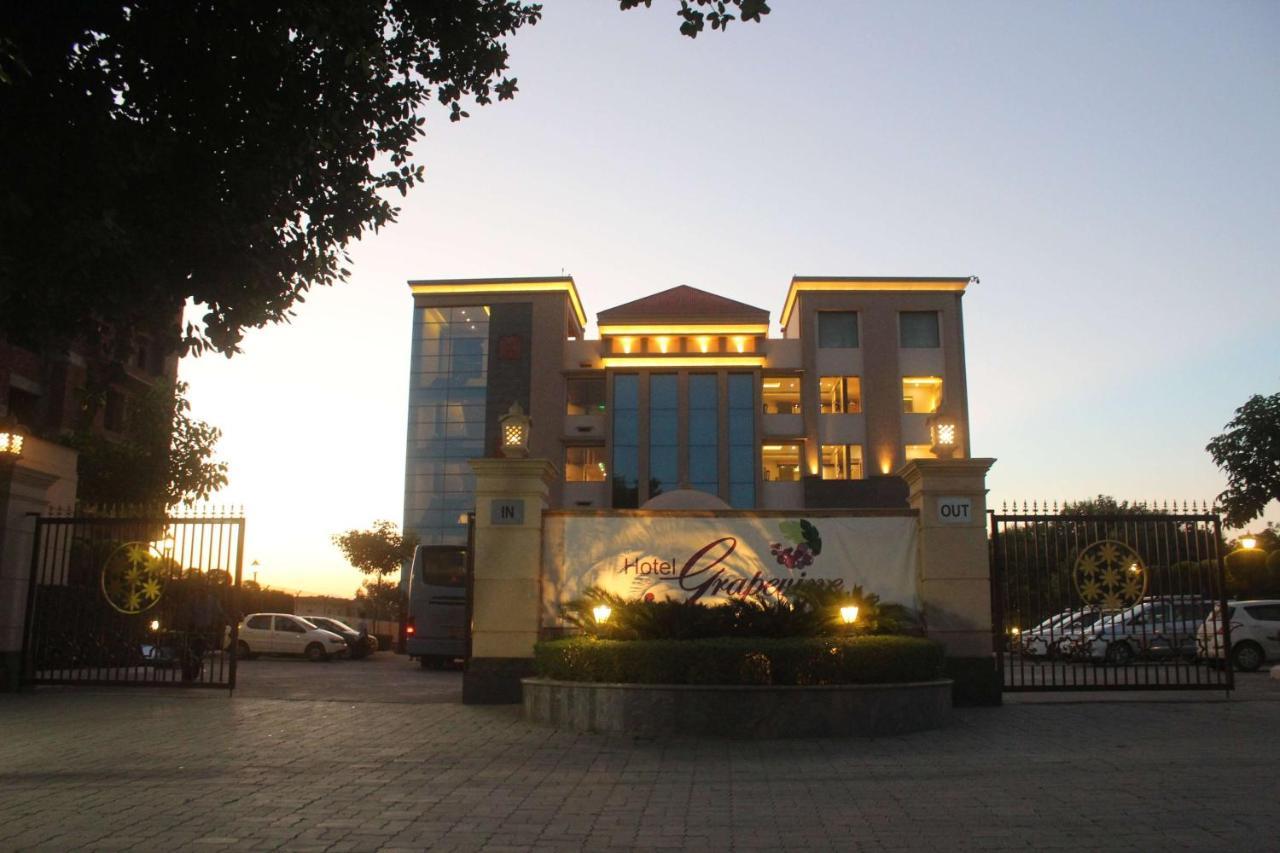 Ramada By Wyndham Varanasi Katesar Chandauli Екстериор снимка