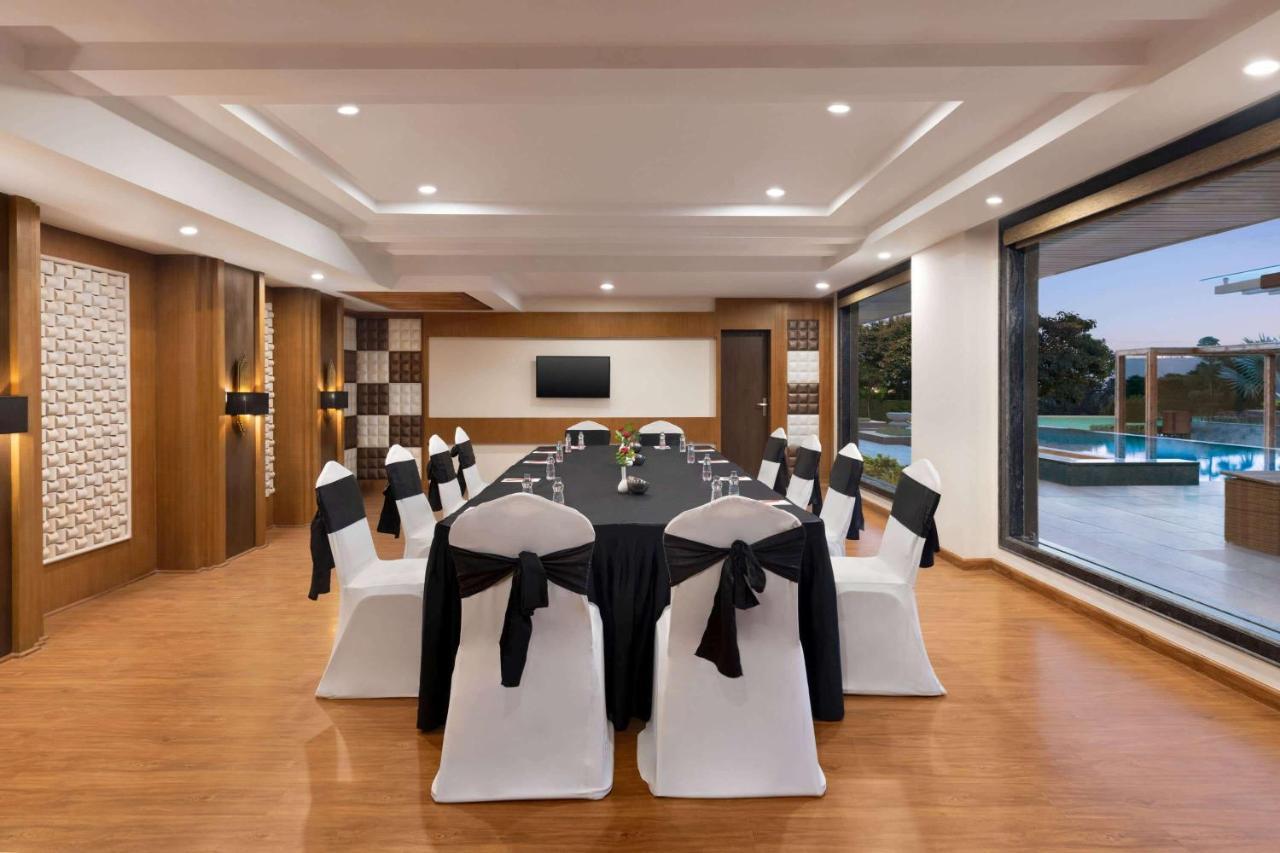 Ramada By Wyndham Varanasi Katesar Chandauli Екстериор снимка