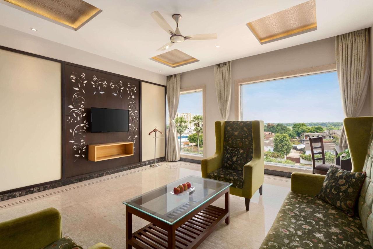 Ramada By Wyndham Varanasi Katesar Chandauli Екстериор снимка