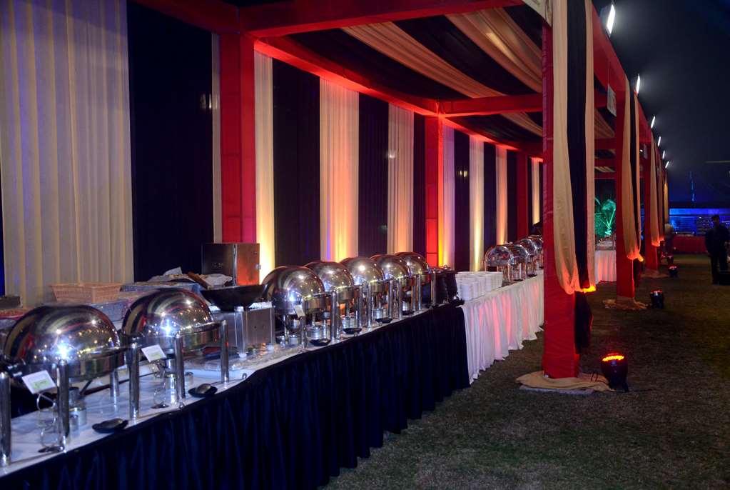 Ramada By Wyndham Varanasi Katesar Chandauli Съоръжения снимка