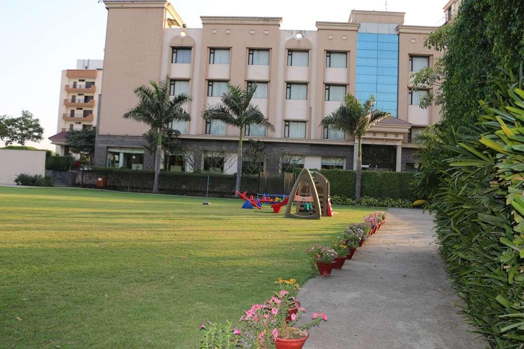 Ramada By Wyndham Varanasi Katesar Chandauli Съоръжения снимка