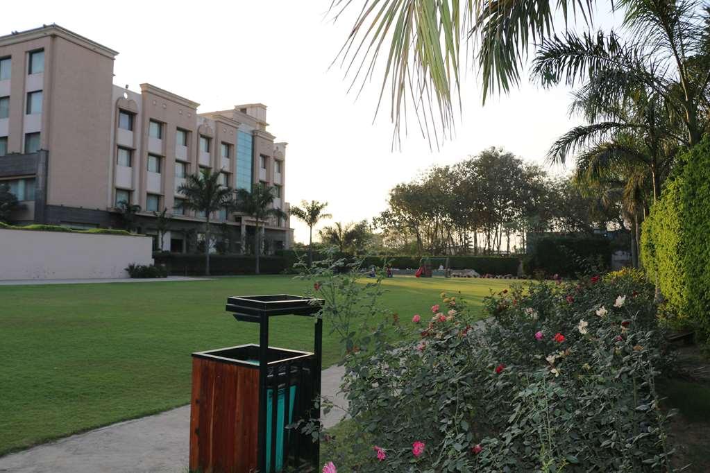 Ramada By Wyndham Varanasi Katesar Chandauli Съоръжения снимка