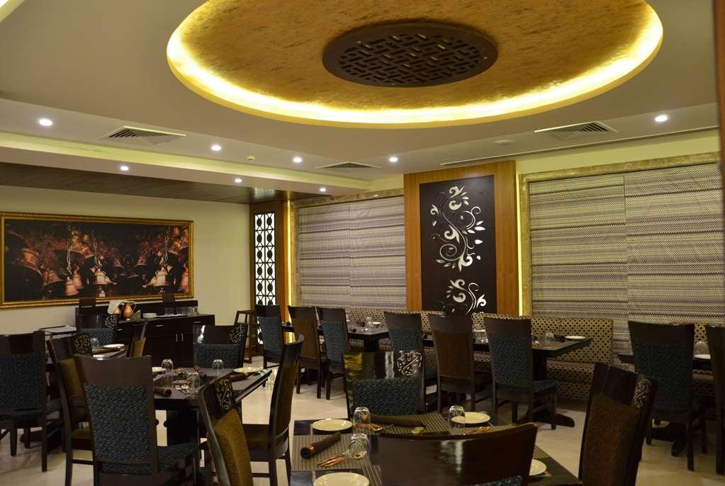 Ramada By Wyndham Varanasi Katesar Chandauli Ресторант снимка