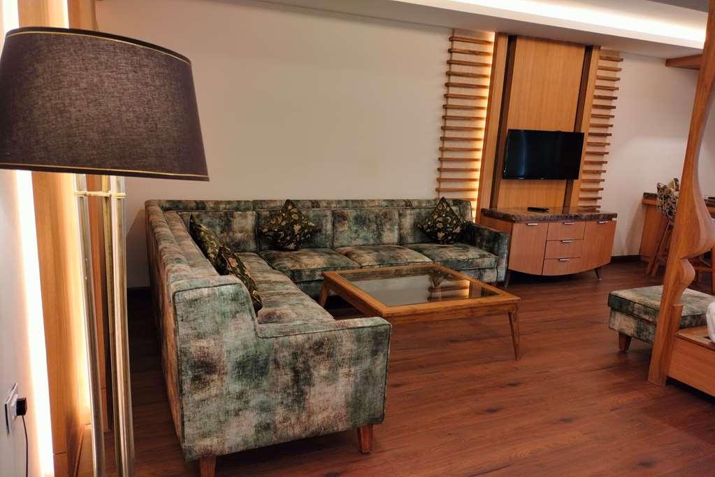 Ramada By Wyndham Varanasi Katesar Chandauli Стая снимка